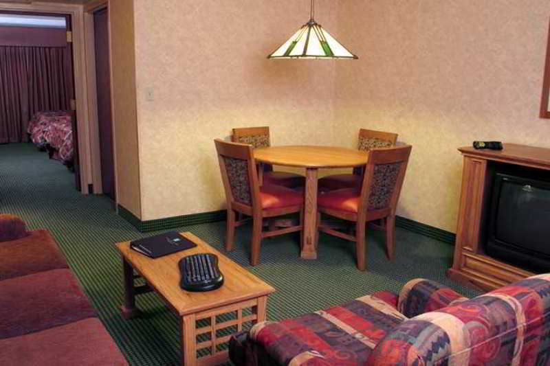 Embassy Suites By Hilton Omaha Downtown Old Market Kamer foto